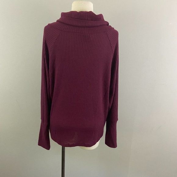 NWOT BOBEAU Maroon Turtle Neck‎ - Picture 6 of 9